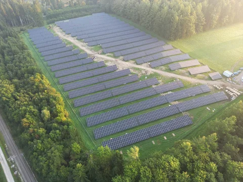 PV-Anlagen Ausfahrt Richtung Bichl PV-Anlagen Ausfahrt Richtung Bichl